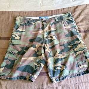 Levi camo cargo shorts